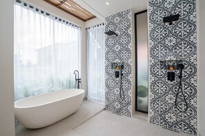 Basic Villa | Bathroom