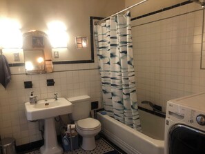 Hårføner, håndklær, såpe og sjampo