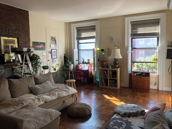 Living area - Charming, Sunny 2-Bedroom in Fort Greene (Brooklyn)