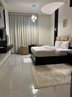 Standaard eenpersoonskamer, uitzicht op de stad | Een strijkplank/strijkijzer, gratis wifi