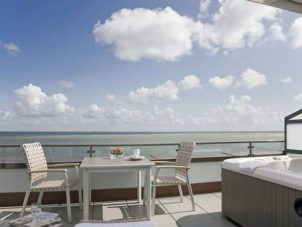 House | Outdoor dining