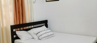 Charming bungalow with AC and WiFi in peaceful Angeles