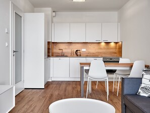 Fridge, microwave, oven, cookware/dishes/utensils