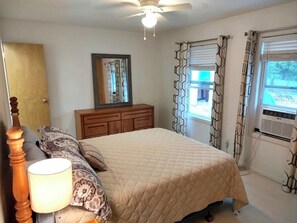 4 habitaciones, tabla de planchar con plancha, wifi y ropa de cama 
