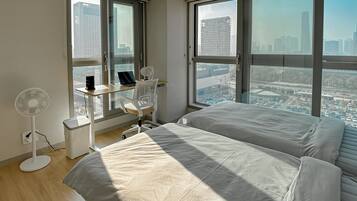 2 bedrooms, desk, iron/ironing board, WiFi
