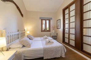 5 habitaciones, tabla de planchar con plancha y wifi gratis