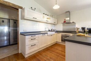 Refrigerador, microondas, horno y lavavajillas