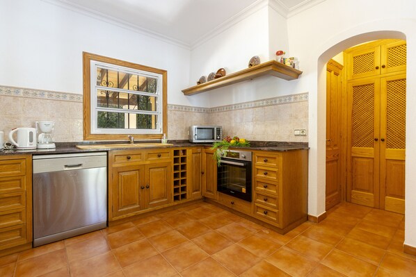 Køleskab, mikrobølgeovn, ovn, opvaskemaskine