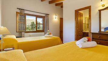 3 bedrooms, iron/ironing board, free WiFi, bed sheets