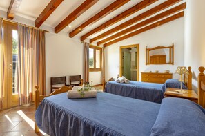 3 makuuhuonetta, silitysrauta/-lauta, ilmainen Wi-Fi, vuodevaatteet