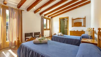 3 slaapkamers, een strijkplank/strijkijzer, gratis wifi, beddengoed