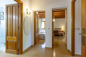 3 habitaciones, tabla de planchar con plancha y wifi gratis 