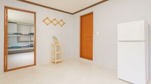 Habitación básica, varias habitaciones (Funny (3-Story Private Villa)) | 1 habitación y wifi gratis 
