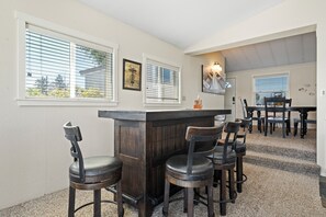 Dining - Charming 4 Bedroom with spectacular views of Moses Lake! (Moses Lake)