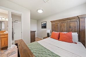 4 bedrooms, desk, travel crib, free WiFi