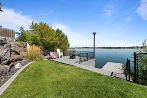 Terrace/patio - Charming 4 Bedroom with spectacular views of Moses Lake! (Moses Lake)
