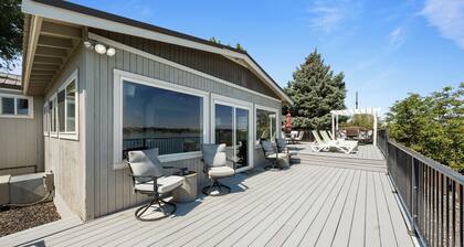 Charming 4 Bedroom with spectacular views of Moses Lake!