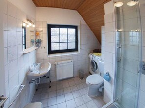 Bathroom - Kern Comfortable Holiday Residence (Varel)