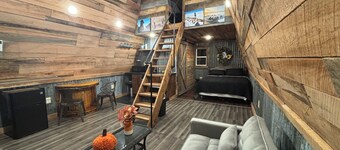 Peaceful secluded cabin located near Horseshoe Lake