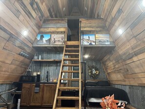 2 bedrooms, bed sheets - Peaceful secluded cabin located near Horseshoe Lake  (Miller City)