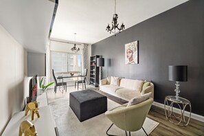 Living area - Elegant 1 BD in Marina Near Metro (Dubai)