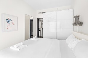 1 bedroom, iron/ironing board, free WiFi, bed sheets - Elegant 1 BD in Marina Near Metro (Dubai)