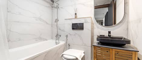 Shower, hair dryer, towels