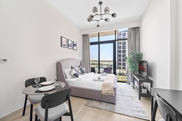 1 bedroom, iron/ironing board, free WiFi, bed sheets - Modern Studio in Prime Meydan Area (Dubai)