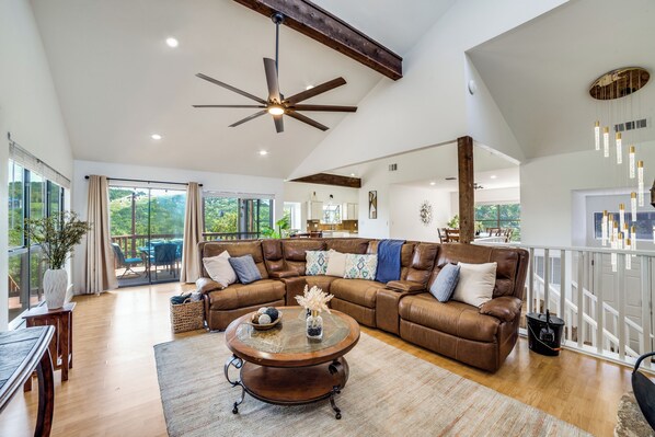 Smart TV, fireplace, books - Hill country Hidden Haven (San Antonio)