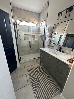 淋浴設備、風筒、提供毛巾、番梘