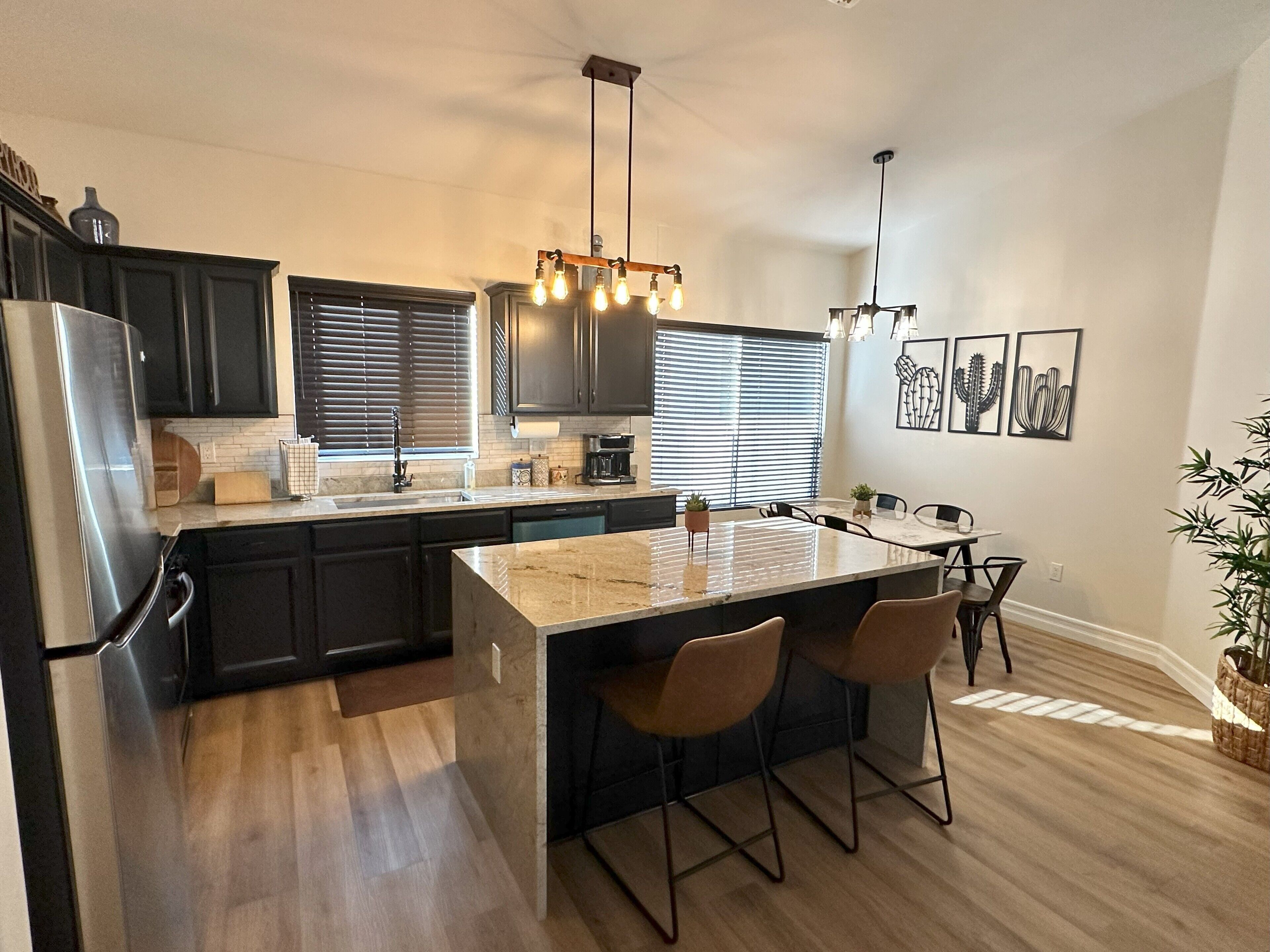 Refrigerador, microondas, horno, placa de cocina