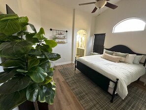 4 bedrooms, iron/ironing board, WiFi, bed sheets