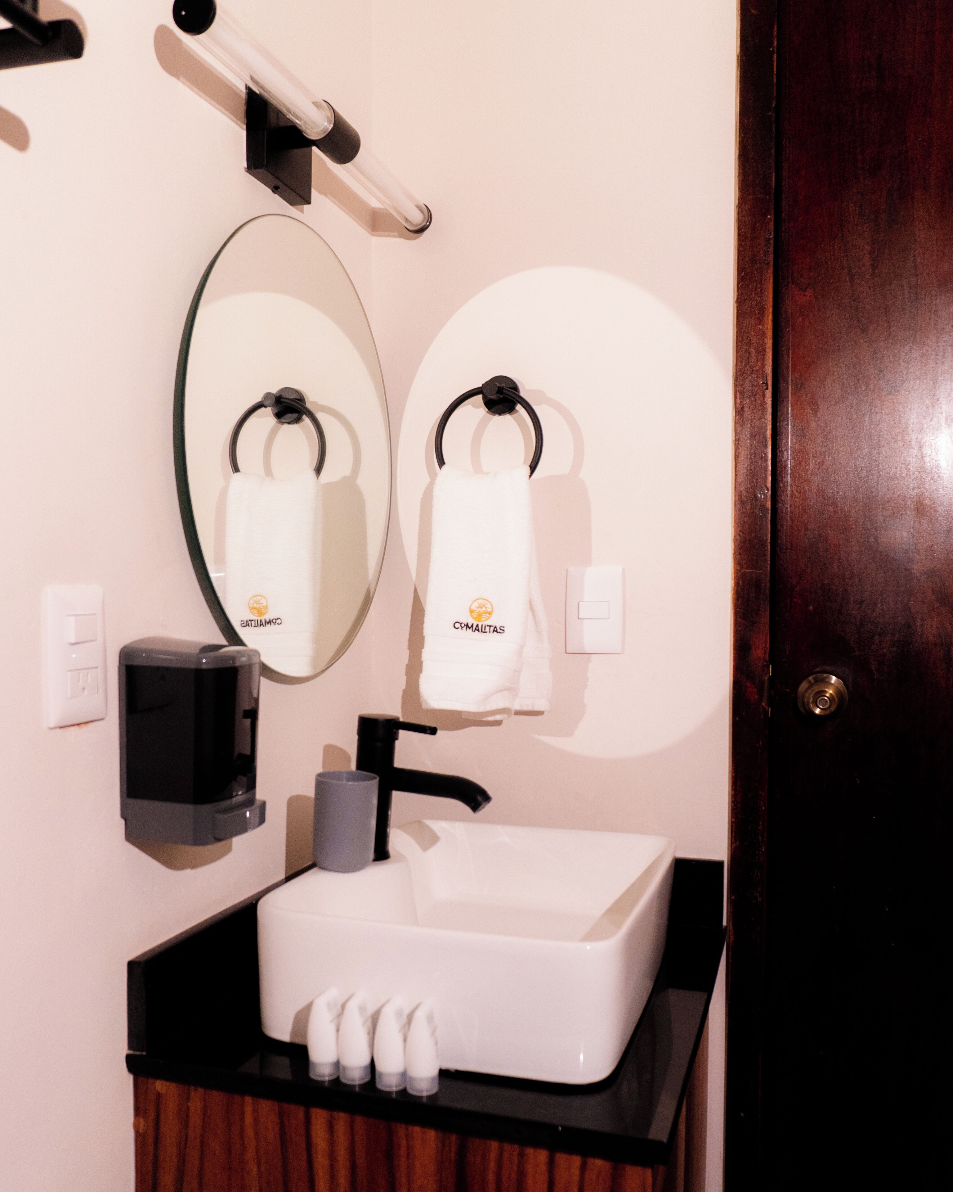 Family Room | Bathroom | Bathtub, free toiletries, hair dryer, heated floors