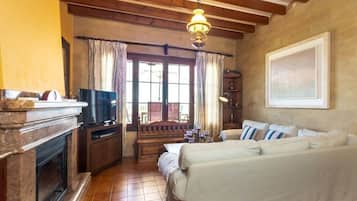 3 bedrooms, iron/ironing board