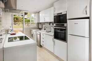 Fridge, microwave, oven, coffee/tea maker