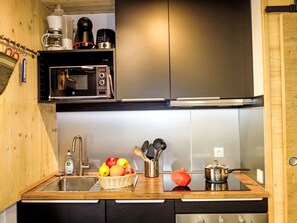 Fridge, microwave, oven, dishwasher - Le Sérac by Interhome (Val Thorens)