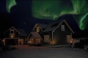 Exterior - 1 Bed Loft Sleeps 4 -Hot Tub, Sauna & Pets Ok (Stokmarknes)