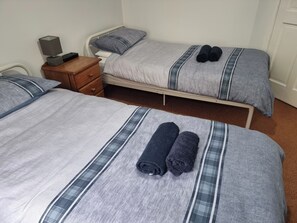 3 bedrooms, iron/ironing board, WiFi, bed sheets