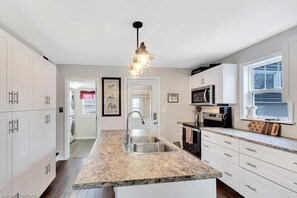 Shared kitchen - Courtland Heaven Retreats (Courtland)