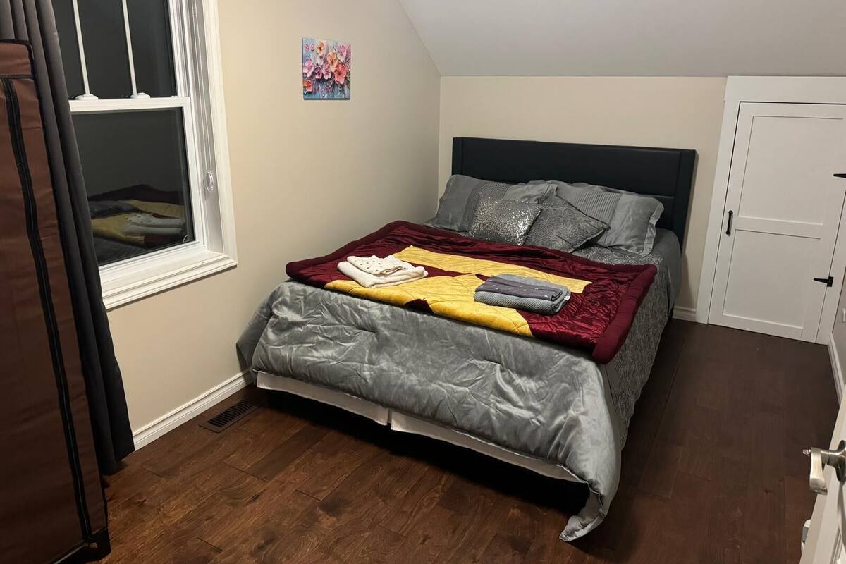 Chambre classique, 1 grand lit, vue sur le jardin, côté cour intérieure | Espace de travail pour ordinateurs portables, système d’insonorisation