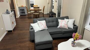 Bungalow classique, vue sur la cour intérieure | Aire de séjour