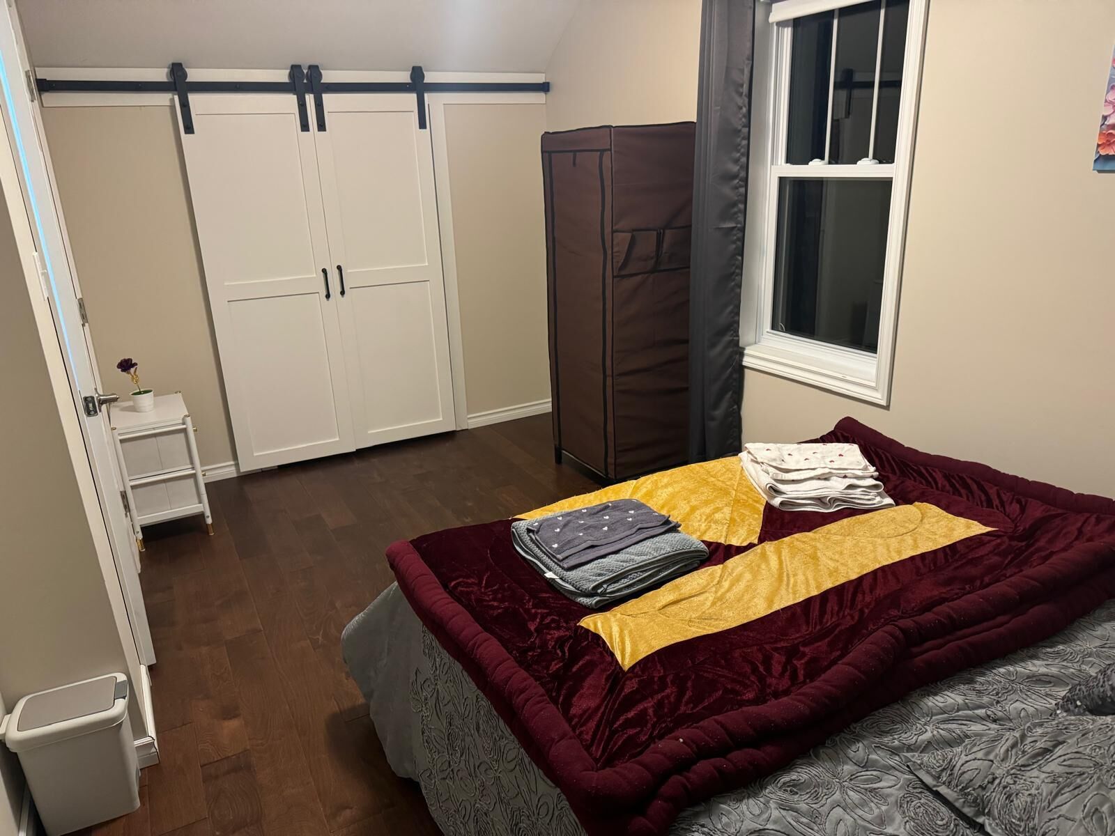 Bungalow classique, vue sur la cour intérieure | Espace de travail pour ordinateurs portables, système d’insonorisation