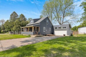 Klassieke bungalow, uitzicht op de binnenplaats | Een laptopwerkplek, geluiddichte muren, gratis wifi, beddengoed