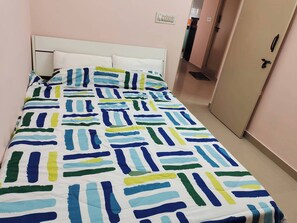 2 bedrooms, WiFi, bed sheets