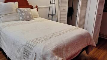 5 bedrooms, WiFi, bed sheets