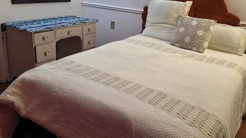 5 bedrooms, WiFi, bed sheets