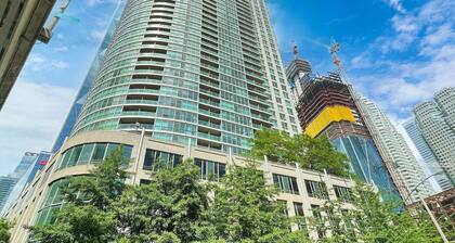 Cozy 1-bedroom condo with AC, WiFi in cool Toronto