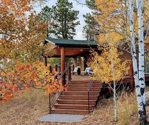 Cozy, country mountain getaway - Great for every season with hot tub!