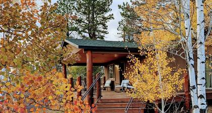 Cozy, country mountain getaway - Great for every season with hot tub!