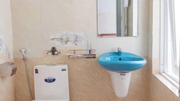 Shower, free toiletries, hair dryer, towels